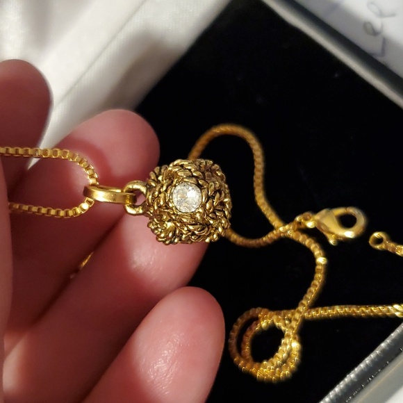 CHANEL Vintage Strass Knot Pendant - Picture 4 of 10